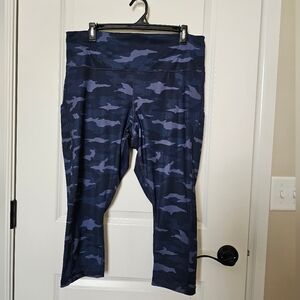 Athleta Ultimate Stash Pocket Camo Capri Leggings Women’s 2X Blue Gray Pattern20